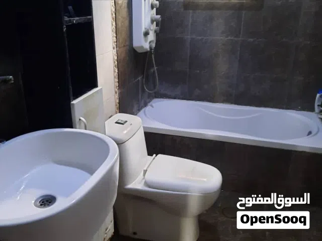 80 للبيع - فيلا شارع الخروب دورين مؤتتة بمطبخ كامل ومكيفات دور ارضي 4 حجرات و بناء حديث ycklf