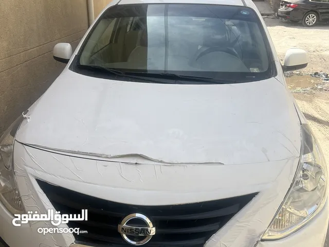 Nissan Sunny S in Basra