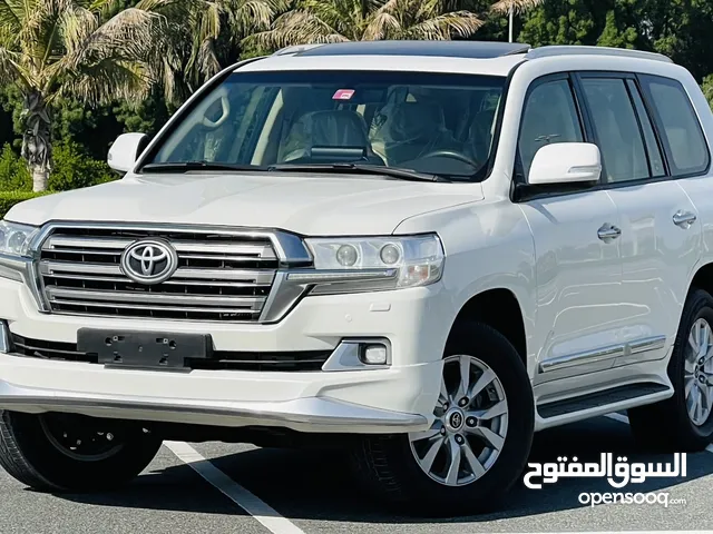 Toyota Land Cruiser 2018 in Sharjah