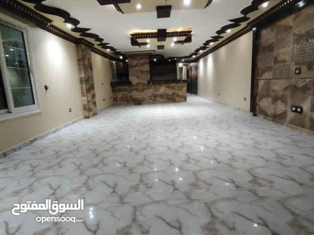 شقة ايجار جديد تشطيب هاي لوكس على المريوطيه هرم رئيسي بجوار سيتي مول و فندق جراند بيرامدز