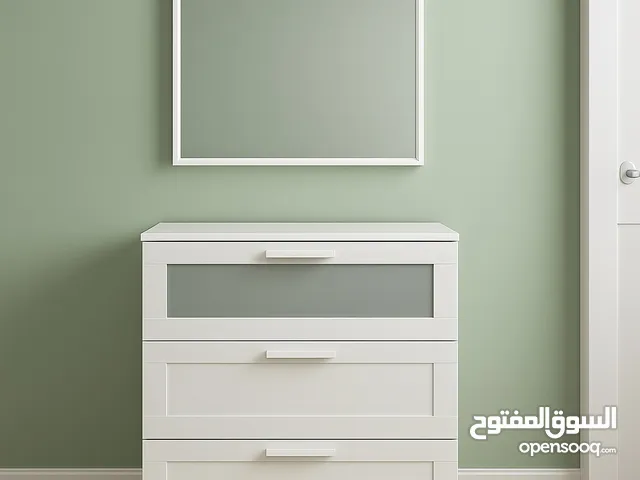 ادراج للتخزين مع مرآة + اضاءة صغيرة من محل IKEA