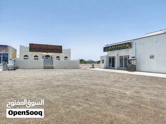 بناية تجارية بولاية ازكي من طابق 1 موقع مميز الخط الأول من شارع ازكي - سناو سناو
