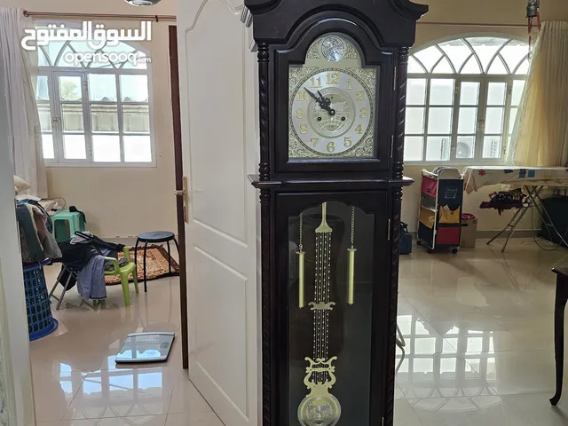 Grandfather clock in very good condition.