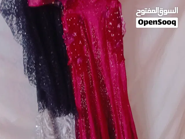 فساتين سهره خمري طويل وفضي طويل واسود قصير