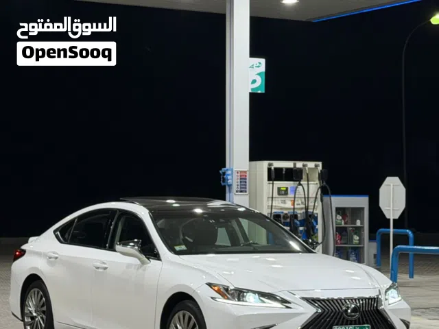 للبيع لكزس ES350 فئة لاكشري فول ابشن ب حادث بسيط جدا
