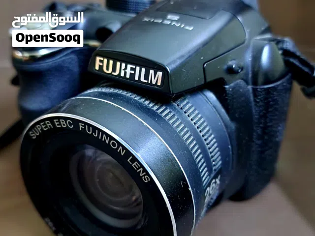 كاميرا  Fujifilm FinePix S4500 40 ريال وكاميرا Nikon D3100 80 ريال