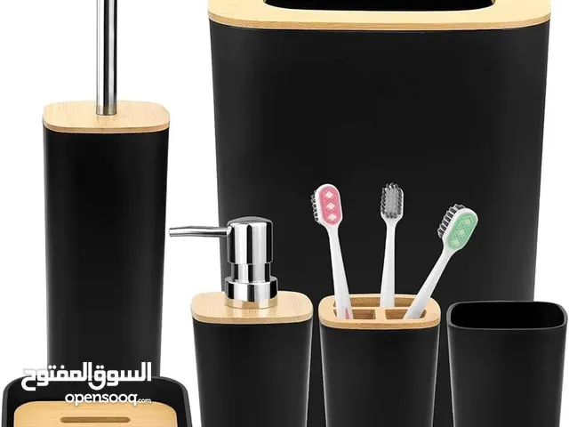 مجموعة إكسسوارات الحمام كاملة  تتضمن حامل فرشاة الأسنان، وكوب فرشاة الأسنان وموزع الصابون