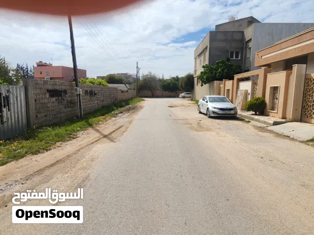 520 متر للبيع عين زارة جنب مدرسة الي عمران