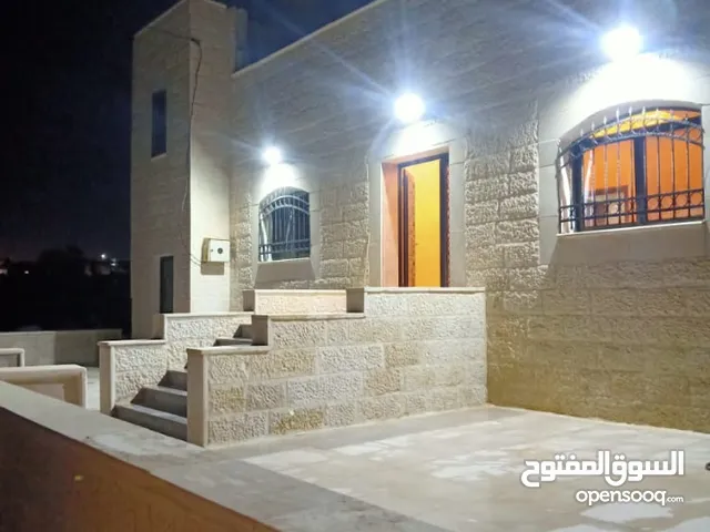 مزرعة 8 دونمات وبناء حجر فاخر 162 متر عمر البناء 5 سنوات