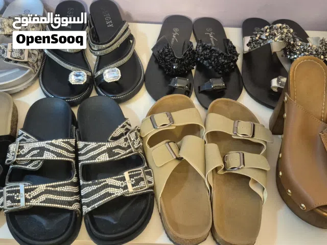 مجموعة صنادل للبيع