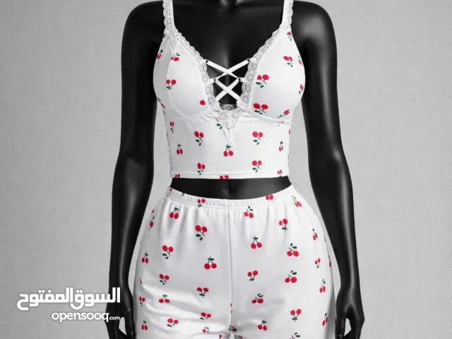 بيجامات وفساتين