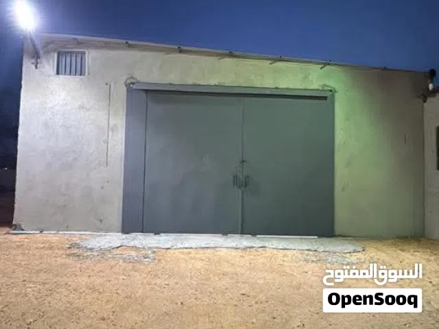 مخزن للأيجار مساحته 10×5 زناته القديمة بلقرب من مصرف الصحاري ع طريق