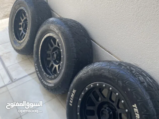 اربع رنقات ميثود ثلاث تواير حجري مقاس 17 اصلي ونضيف