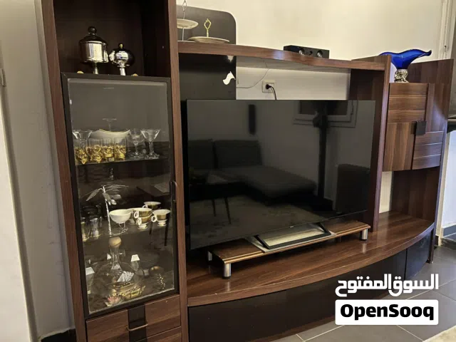مكتبه ومتع تلفزيون  خشبيه للبيع سعرها :1000 سعر مقابل لي نقاش