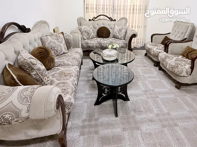 طقم كنب مستعمل بحالة جيدة جداً للبيع