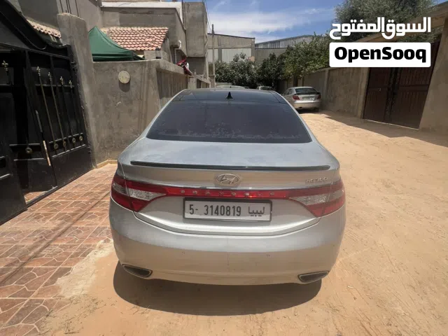 2012 هيونداي ازيرا Standard