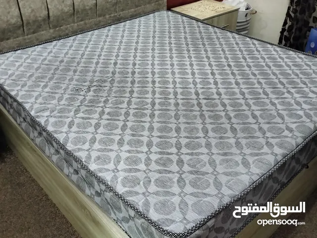 فرشة استخدام شهر.ونص بعدها وكاله وقابل للتفاوض بشي بسيط