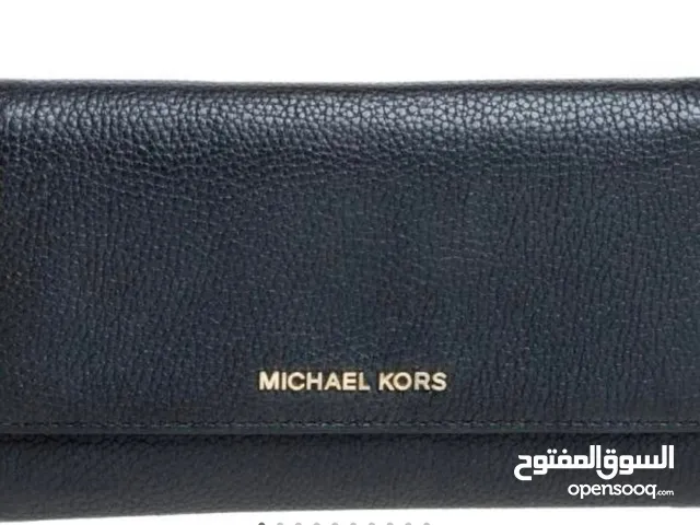 محفظة مايكل كورس لون كحلي حجم كبير
