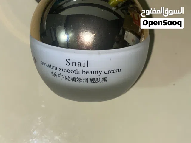 مرطب البشره الحلزوني يغذي البشره ومنعم على البشره
