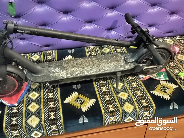 اسكوتر كهربائي بحاله الجديد