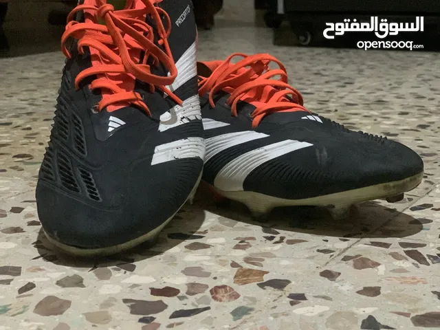 حذاء رياضي ماركة اديداسpredator