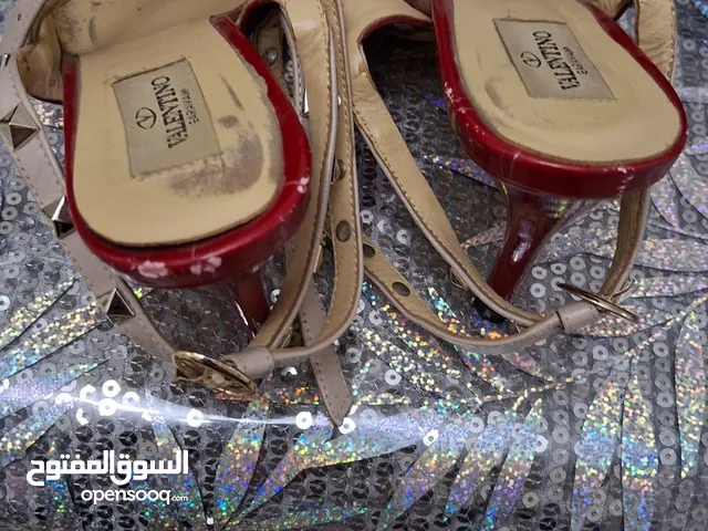 Beige With Heels in Jeddah