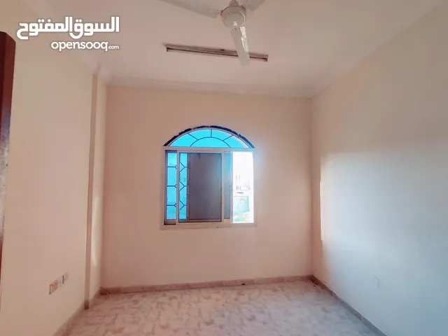 للايجار شقة في عجمان المويهات بسعر ممتاز متوفر المواقف و قريب من المدارس