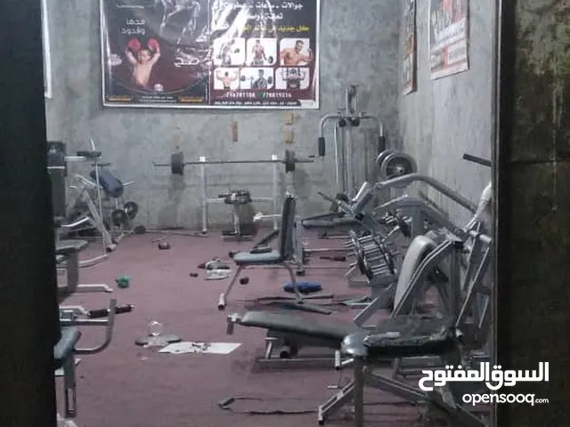 نادي رياضي لكمال الاجسام للابيع متكامل الوازان خمس مائه كيلو مع جميع الاجهزه متكامل