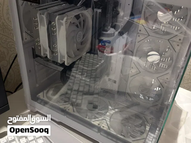 Pc, monitor , keyboard, 2 mouse , headphones, stand headphones, speaker