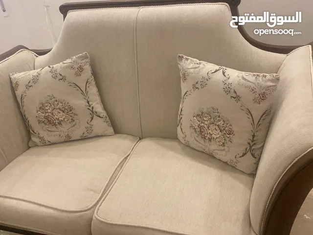 طقم كنب كلاسيك للبيع