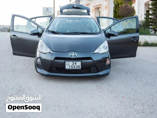 2014 تويوتا بريوس Prius C