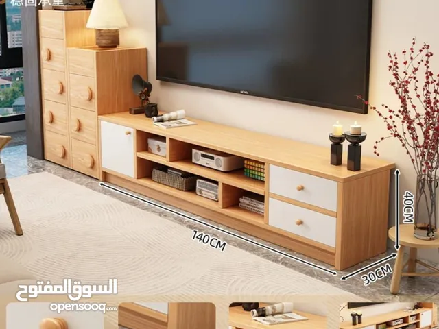 خزانة مزنزن تلفزيون خشبية عصرية تصميم أنيق يجمع بين الخشب الطبيعي والأبواب البيضاء ليضيف لمسة .