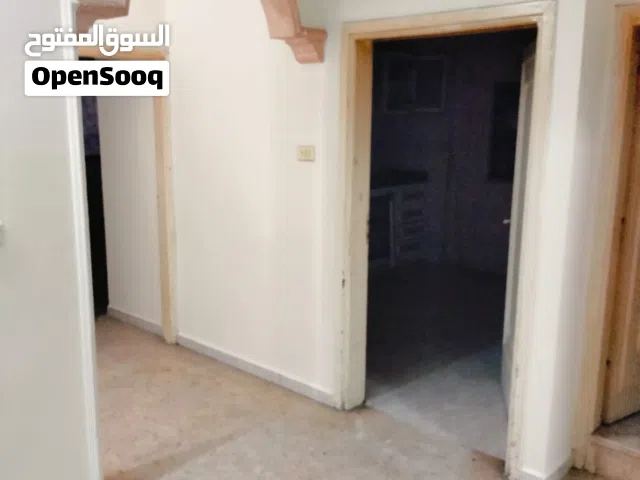 شقه ايجار 4 غرف بسعر مغري جدا مخدوم ومطبخ راكب مدهون جديد امتداد شارع الثلاثين