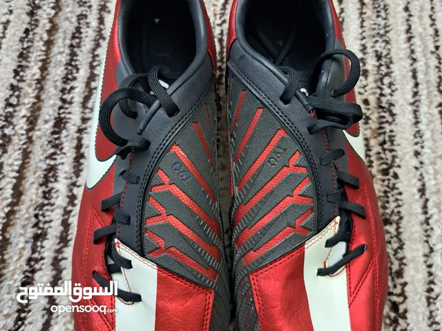 حذاء نايك T 90 رياضي اصابع لكرة القدم اصلي 100 % جديد غير مستخدم نهائيا بحالة الشركة مقاس 45