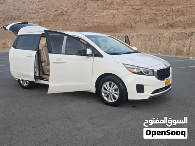 سيارة كيا سيدونا 2017 SX نظيفة مرخصة بشروط جيدة مع مواصفات أمريكية سيارة للبيع او البدل