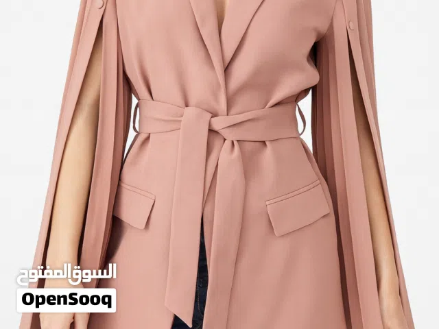 قطعة Outerwear فاخرة من فئة الـCape Blazer.