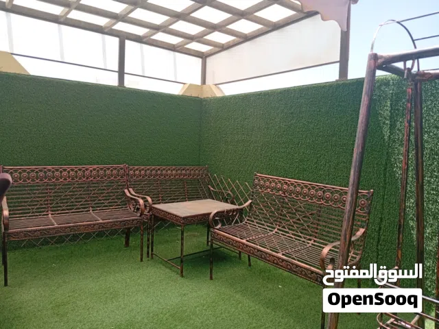 كراسي وطاولة ورنجوحة
