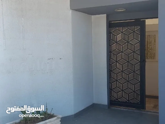 منزل تجاري ارضي مستقيل للايجار في سوق الجمعة