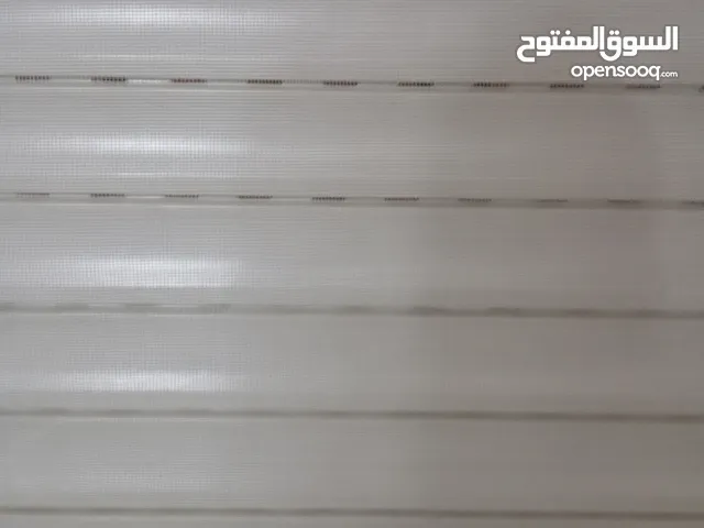 مخزن غير تجاري على الشارع مباشرة