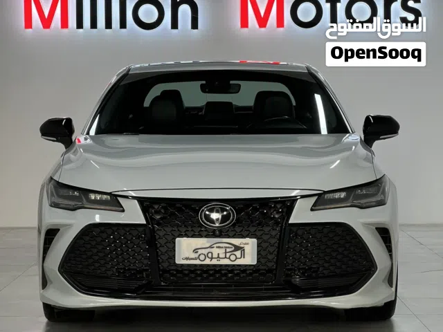 تويوتا أفالون تورنج في قمة النظافة 2022 Toyota Avalon Touring