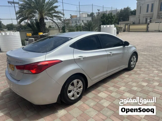 2012 Hyundai Elantra Standard