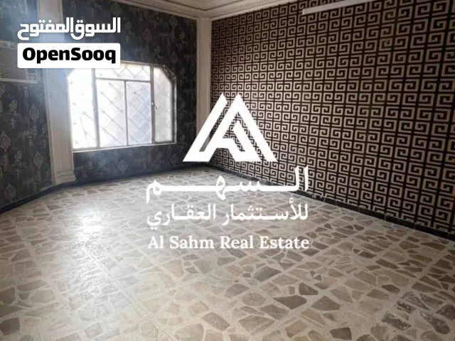 300 m2 5 Bedrooms Townhouse for Rent in Basra Saie