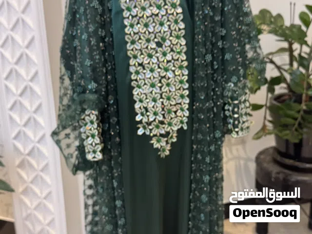 ثوب عربي مطرزبالكريستال