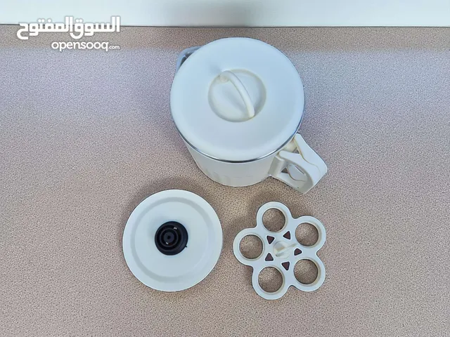 غلاية وسالقة بيض 1 لتر الاستخدامات: غلي الماء وسلق البيض أثناء السفر أو في المكتب وغيرها.