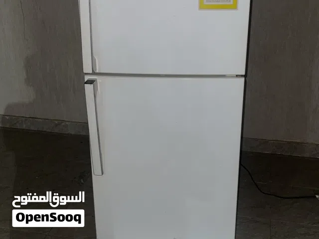 ثلاجة شبه جديده
