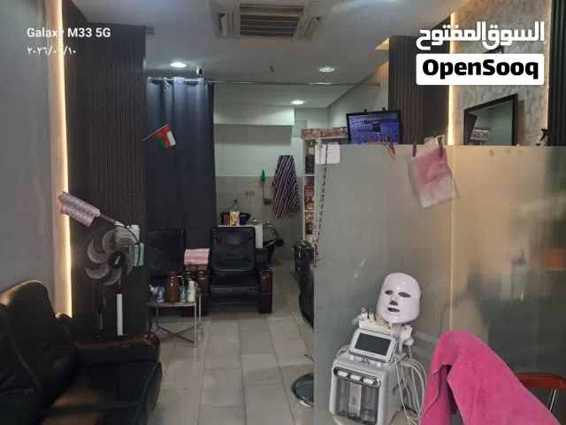 محل حلاقة للبيـــــــــــــع