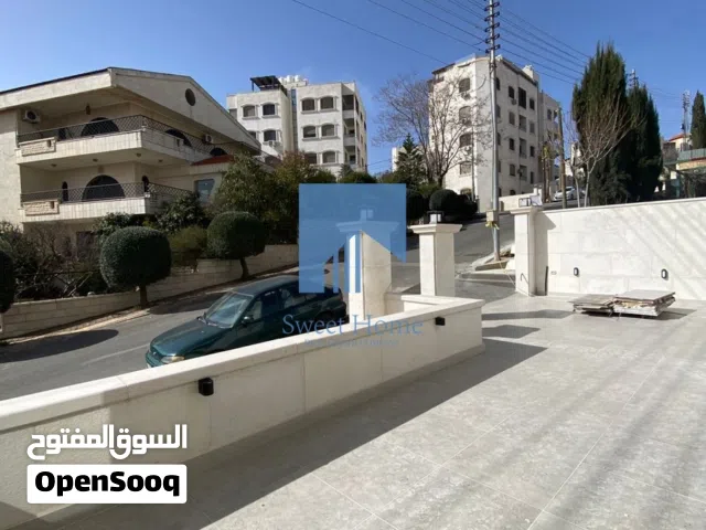 شقة أرضية طابقية فاخرة للبيع في أم السماق - قرب التلاوي 306م مع ترسات 200م ومسبح لم تسكن