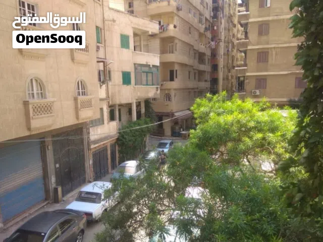 شقة للبيع 3 غرف في شارع ابراهيم راجي خطوات من نادي القضاه وكفر عبده