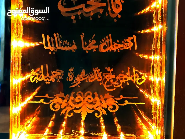 حفر على الزجاج وتشكيل هياكل زجاجية فاخرة للديكورات وصنع هدايا زجاجية رائعة