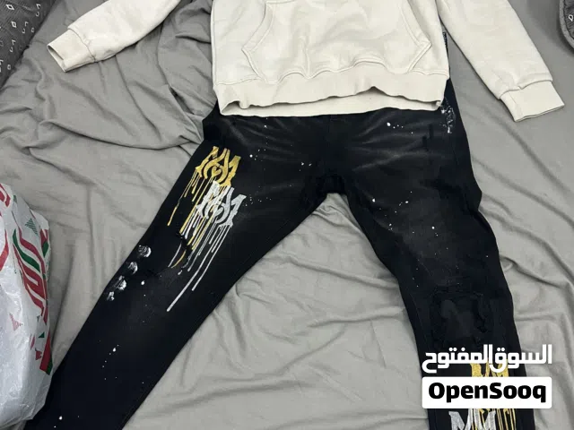 للبيع اغراض فيه مستعمل وفيه جديد بناطيل وشوذات وهوديات